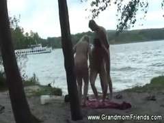 seniorin beim outdoor dreier (8)